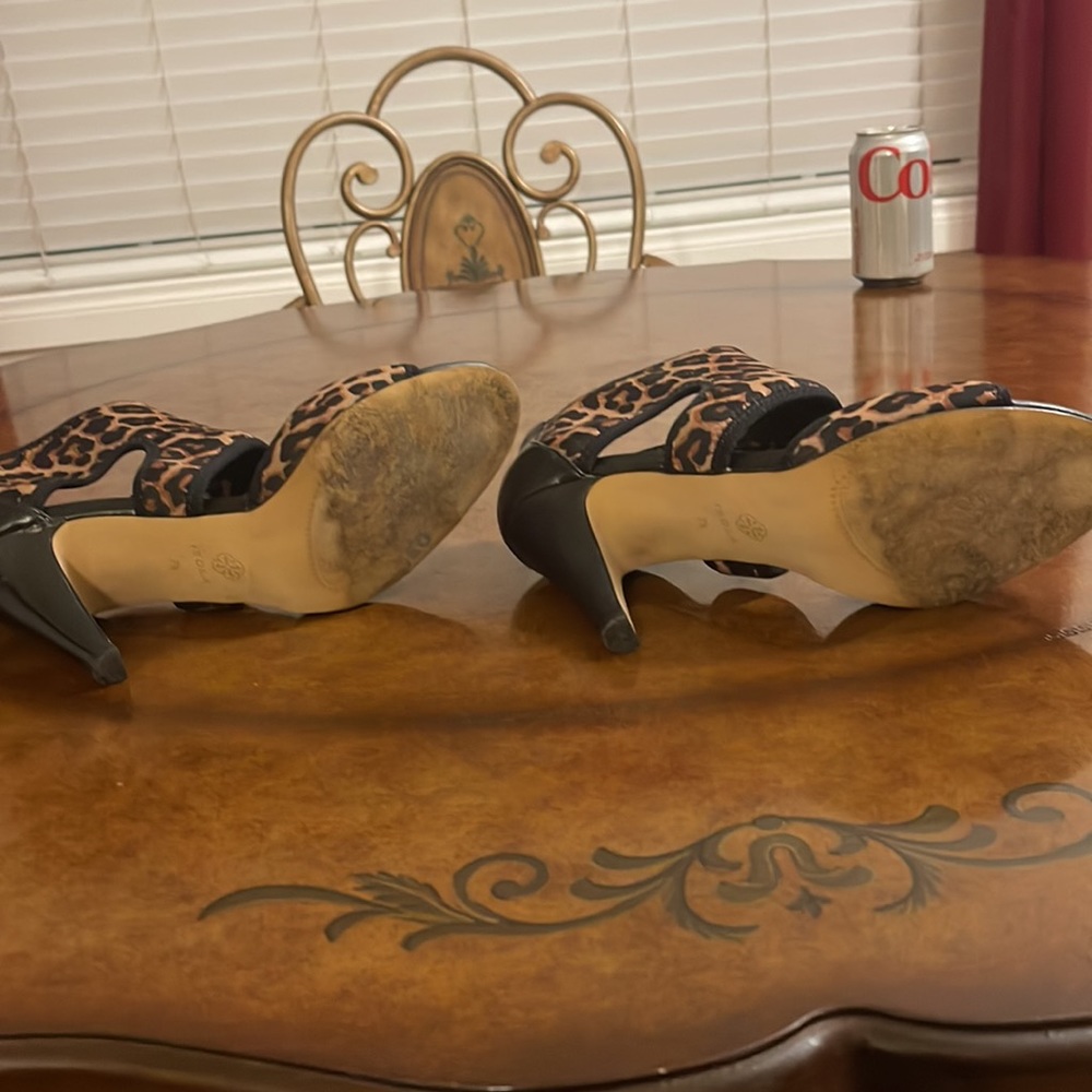 Like new Isola Dani Leopard Print Sandals - Picture 4 of 6